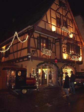 Lumières de Noël en Alsace, à Eguisheim